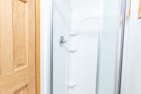 dogwood motel bathroom with stand up shower